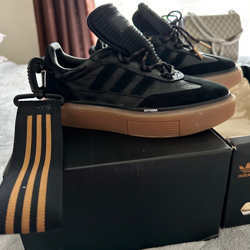 **NEVER WORN***Adidas Ivy Park Black Women Shoes